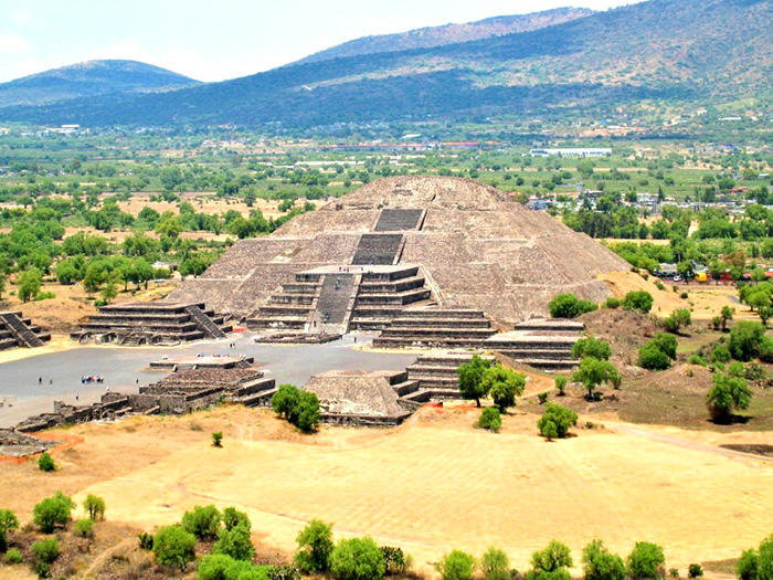 世界一の登れる巨大ピラミッド メキシコの世界遺産テオティワカンで頂上から壮大な景色を一望しよう たびこふれ