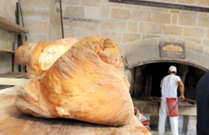 イタリア パン好き必見 プーリア州 アルタムーラの老舗パン屋をご紹介 たびこふれ