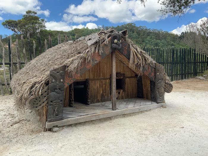 マオリ族の伝統文化と間欠泉 ニュージーランド 北島 の人気観光地ロトルア テ プイアへ たびこふれ