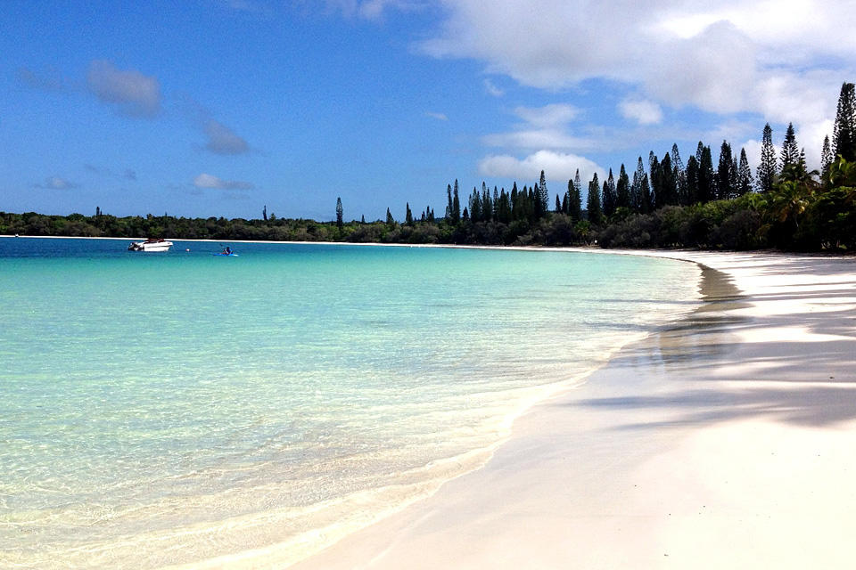 天国にいちばん近い島 ニューカレドニアの天然プールと呼ばれる絶景ビーチで 楽園デートはいかがですか たびこふれ
