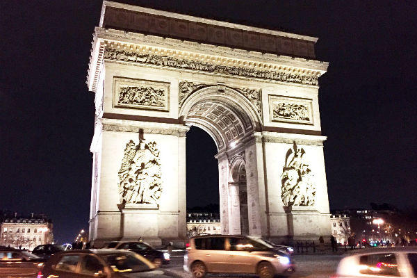 パリの街並みが一望の絶景スポット！パリに行くなら凱旋門とエッフェル