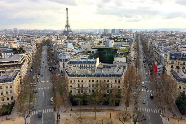 パリの街並みが一望の絶景スポット パリに行くなら凱旋門とエッフェル塔のどっちに登る たびこふれ
