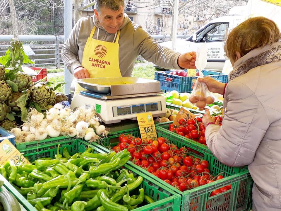 散策が楽しくなる イタリア食材の宝庫メルカート 市場 と旬野菜を解説 たびこふれ
