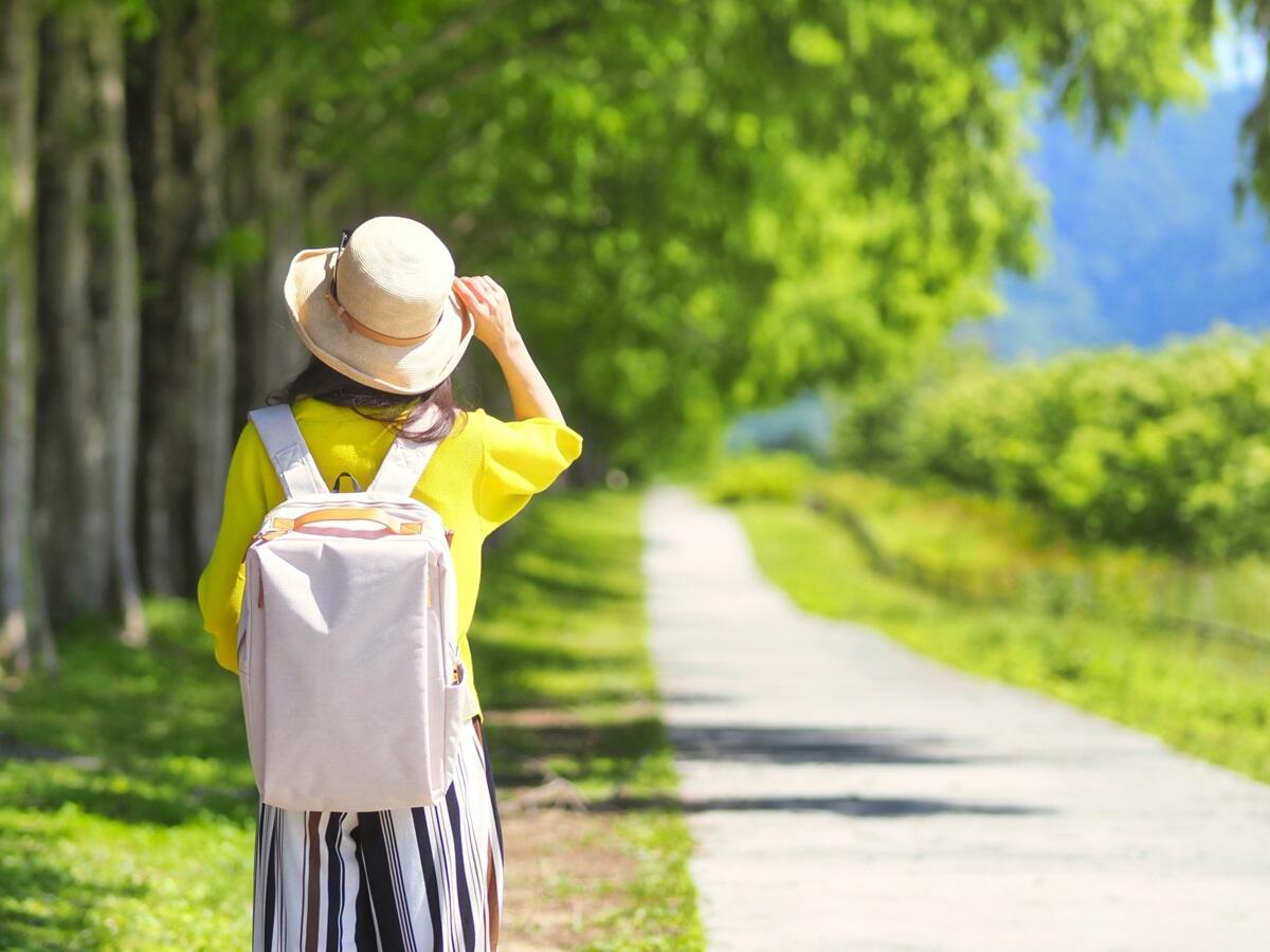 リュックを背負った女性