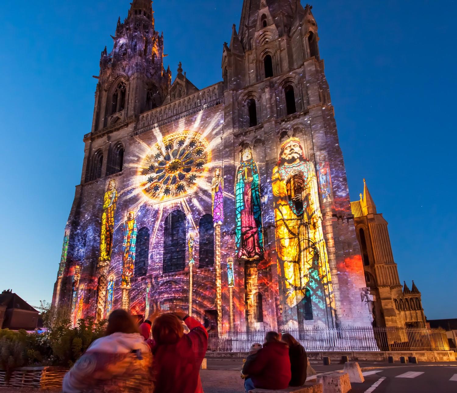 Cathedrale de Chartres - (C) Spectaculaires les allumeurs d'images - Cite Patrimoine Office de tourisme.jpg