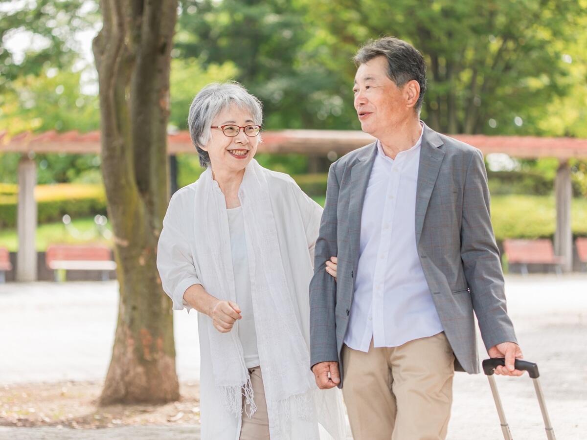 旅行に出発する二人