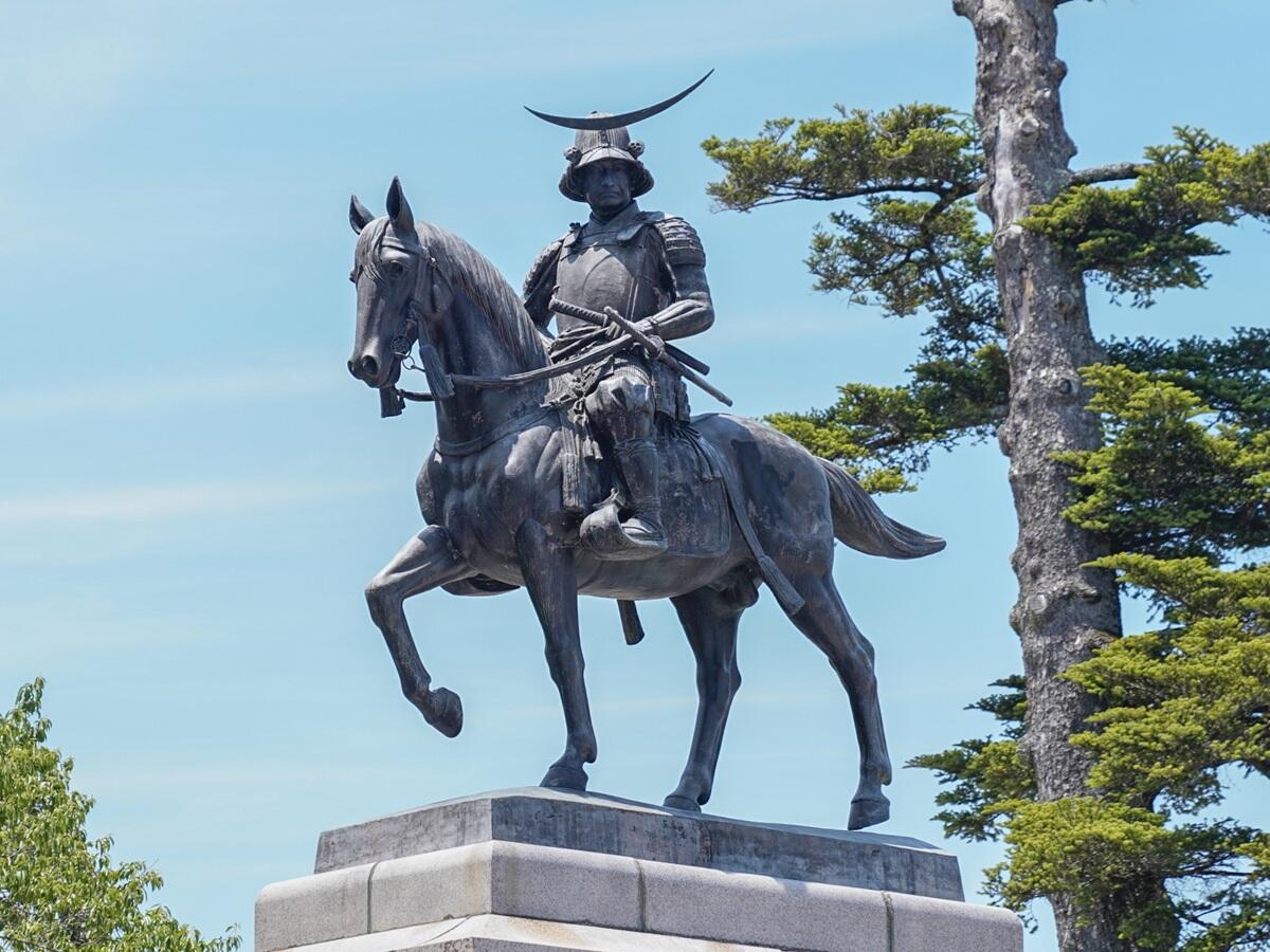政宗公騎馬像