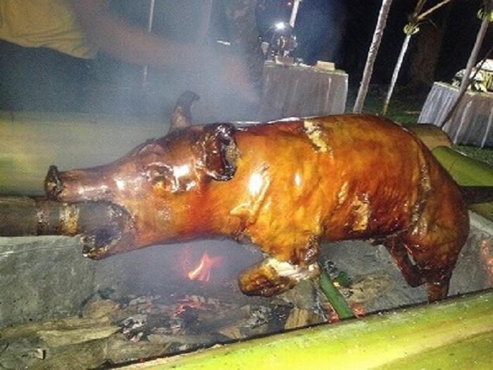 これぞバリ島の伝統料理バビ グリン 豚の丸焼き 地元民オススメのお店に行って来ました たびこふれ