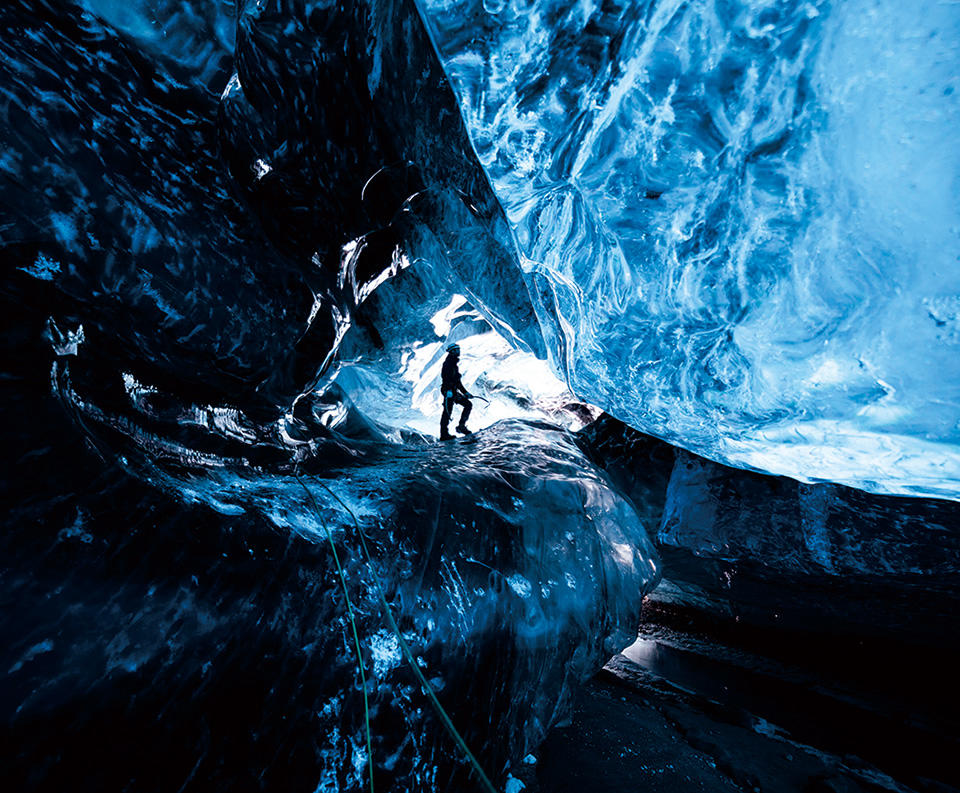 アイスランド最大の氷河 ヴァトナヨークトル氷河 にある氷の洞窟 スーパーブルー を探検しよう たびこふれ