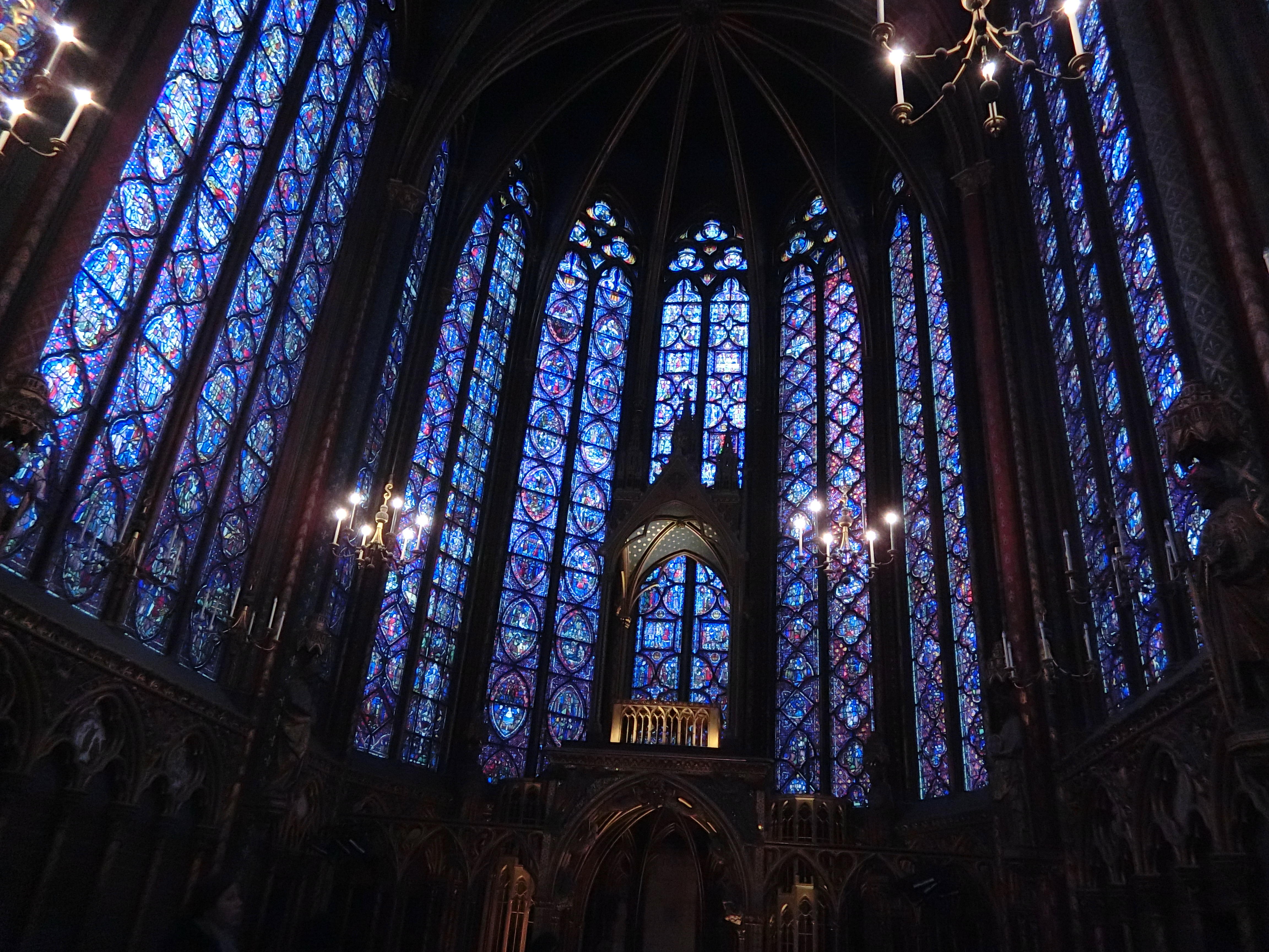 パリ最古の教会 サントシャペル を知っていますか たびこふれ