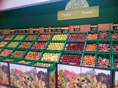 スペイン　スーパーマーケットのフルーツ売り場