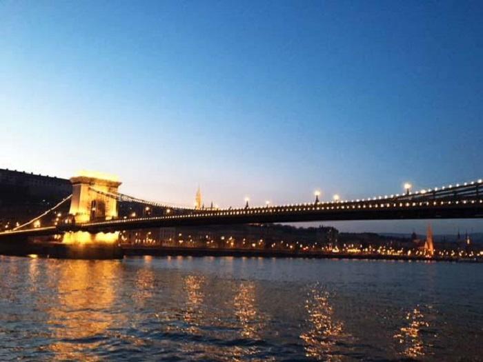 ハンガリー　くさり橋