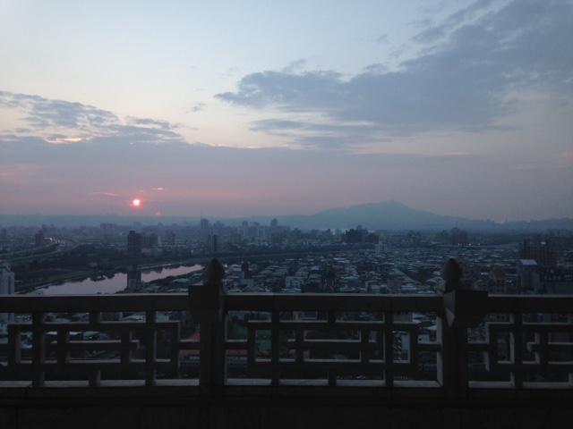 ⑪圓山大飯店からの夕陽.jpg