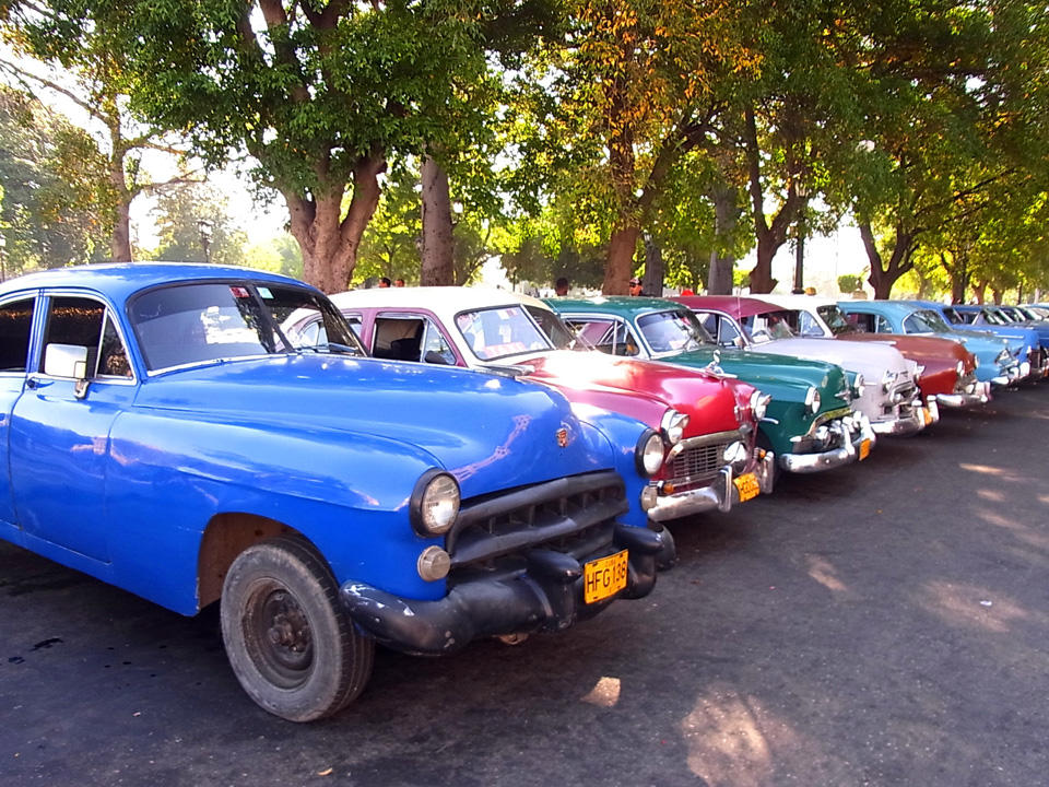 キューバの絶景は駐車場にあり まるでアメ車の博物館 めくるめくクラシックカーの世界 たびこふれ