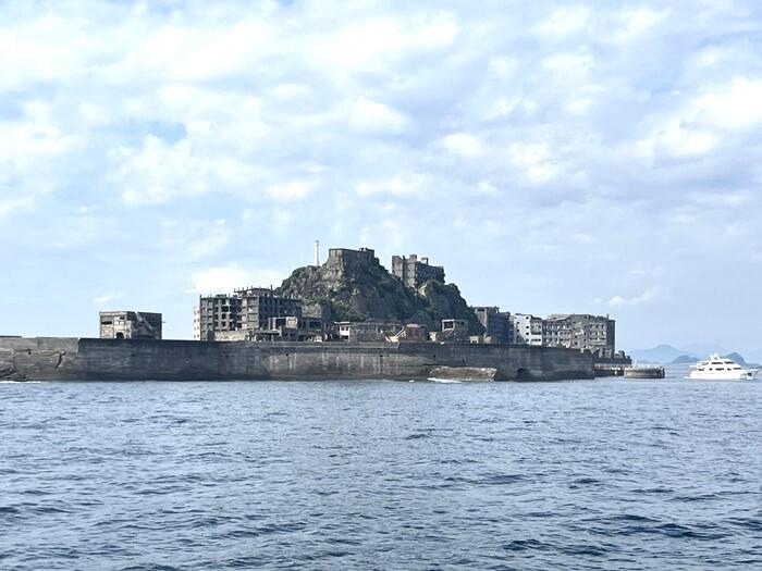 軍艦島への行き方は？ 上陸ツアーの参加方法や上陸条件、見どころなど