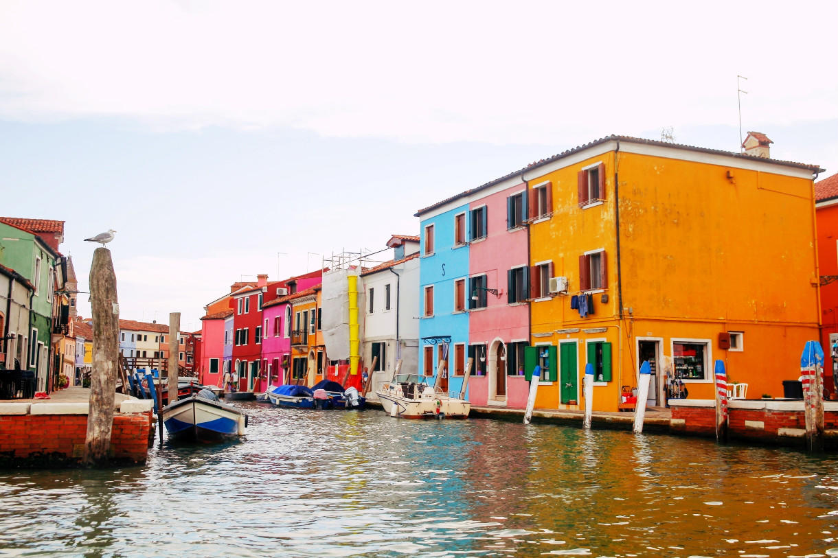 可愛い街並みに感動 ヴェネチアに浮かぶカラフルな島 ブラーノ島 とは たびこふれ