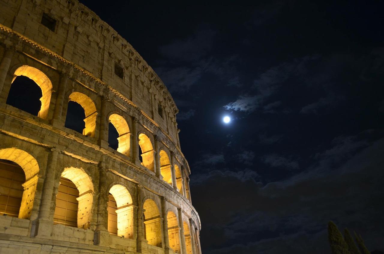 イタリア 野外オペラにナイトツアー 夏の夜にローマを楽しむとっておきの方法 たびこふれ