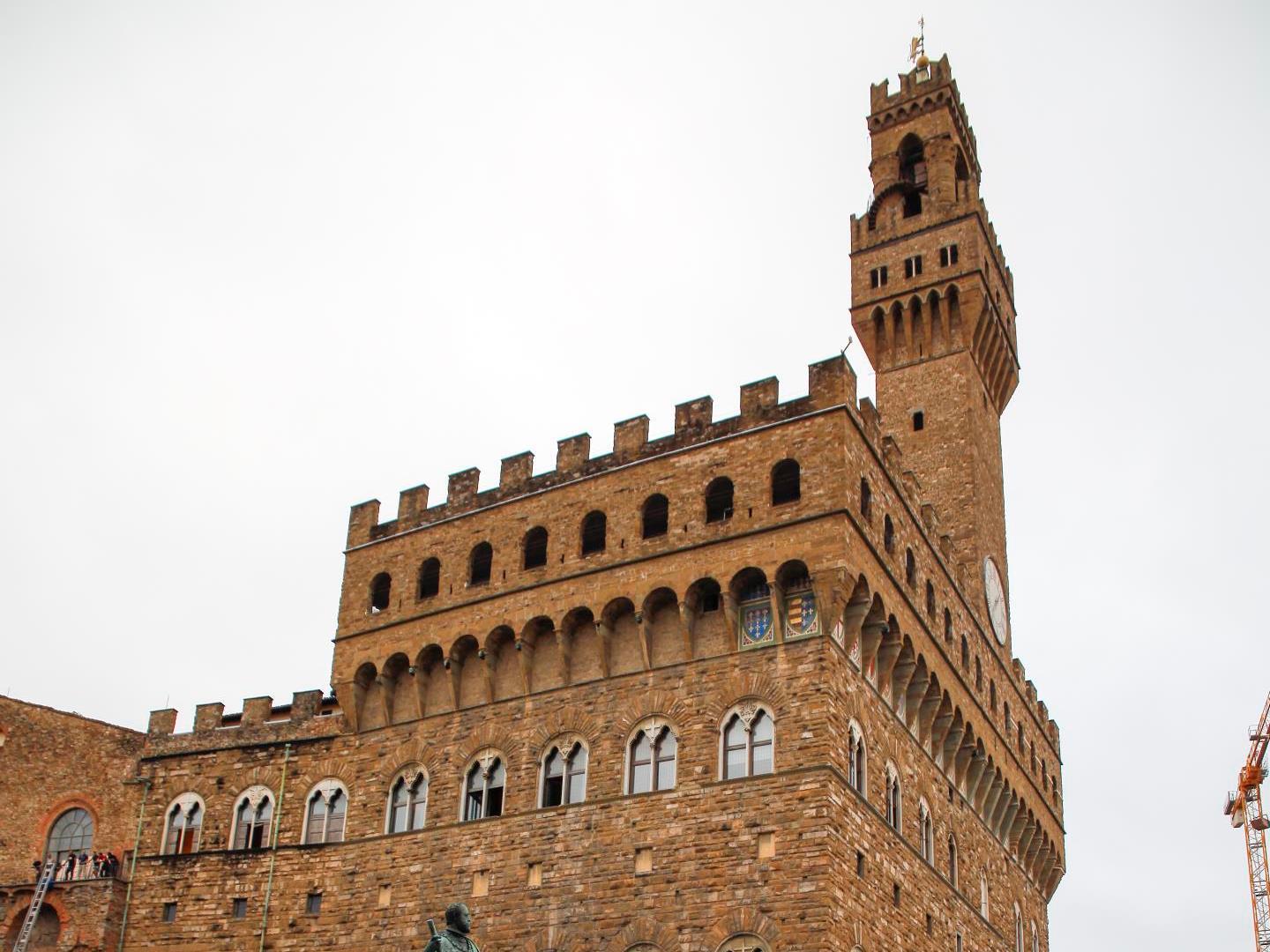要塞のような市役所 イタリア フィレンツェのヴェッキオ宮殿とは たびこふれ