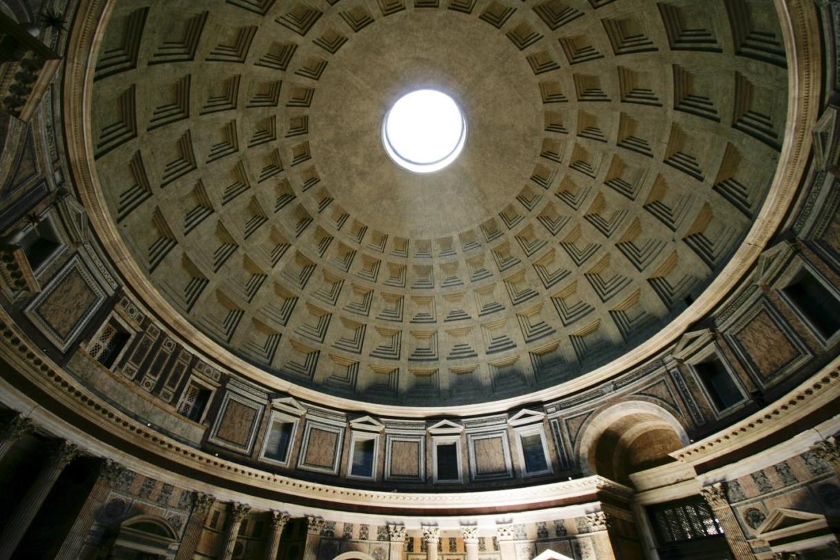 ローマに来たらぜひ見たい パンテオン神殿 見どころや入場料についてご紹介 たびこふれ