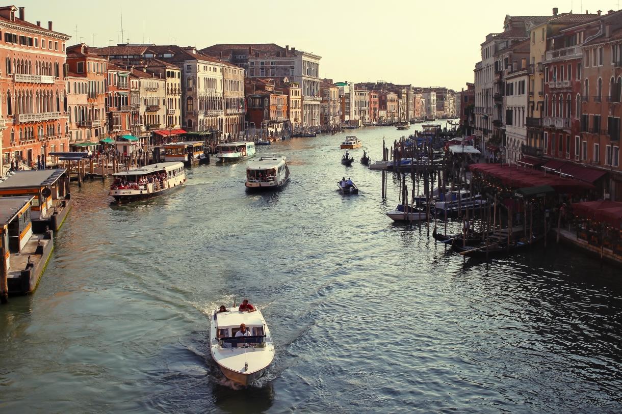 カナル グランデをのんびり下る 水上から楽しむヴェネチアの絶景 たびこふれ